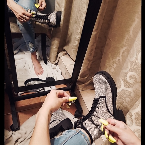 Last  6  Dimond Silver  Combat boots - Picture 8 of 8